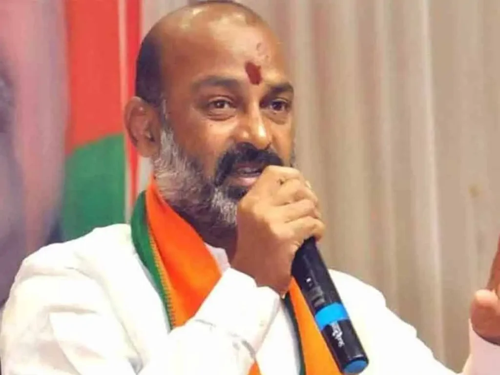 పరీక్షల టైమ్ టేబుల్ మారుస్తారా:బండి సంజయ్