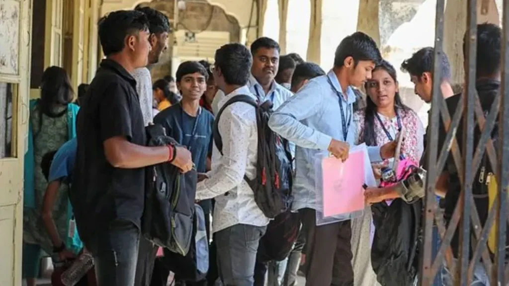 ఈఏపీసెట్‌కు ఏపీలో పరీక్ష కేంద్రాలు ఔట్‌