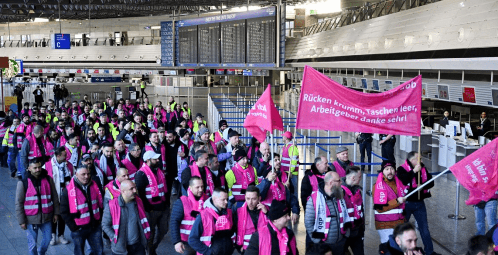 ఎయిర్ పోర్టుల్లో సమ్మె 3400