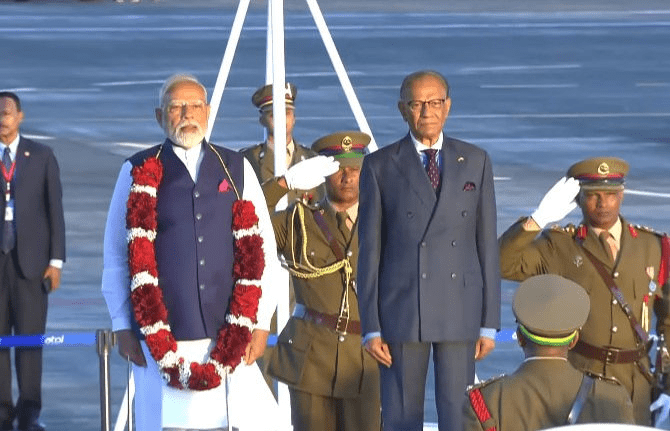 మారిషస్ చేరుకున్న ప్రధాని మోడీ