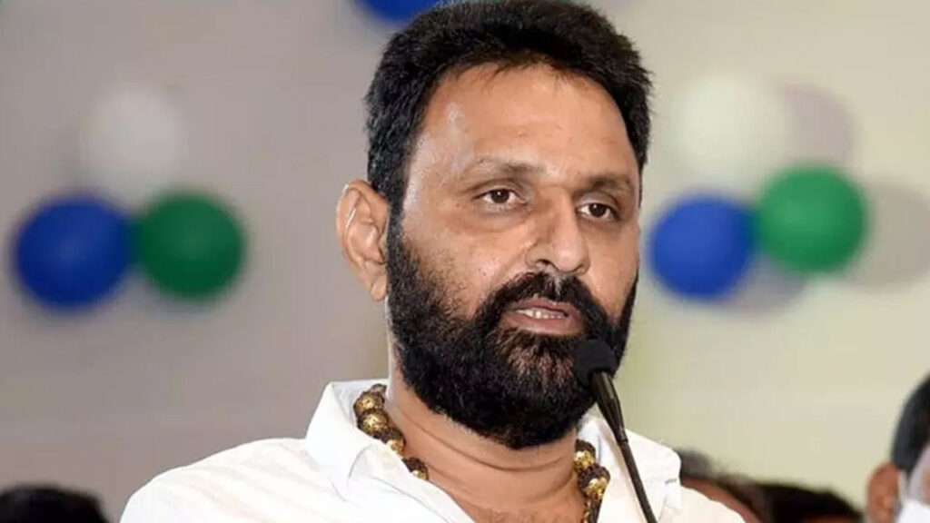 కొడాలి నానికి షాక్ అనుచరులకు నోటీసు