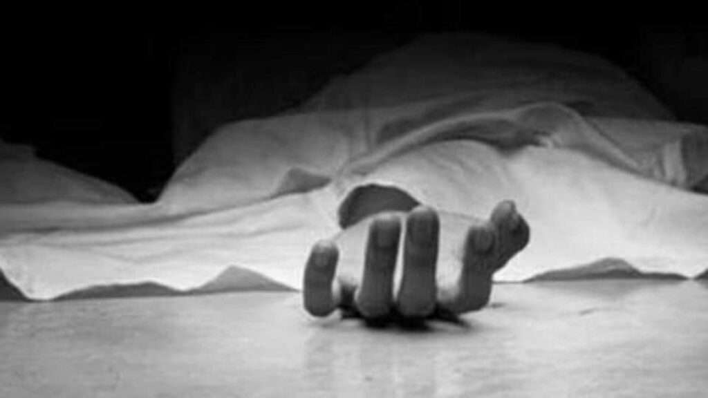 MadhyaPradesh:సినిమా హాల్ పైకప్పు కుప్పకూలి ఇద్దరు కార్మికులు మృతి