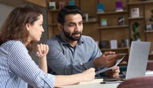 దర్జాగా ఆరేళ్లుగా ఇంట్లోనే ఉంటూ జీతం తీసుకుంటున్నాడు..చివరికి పట్టుపడ్డాడు