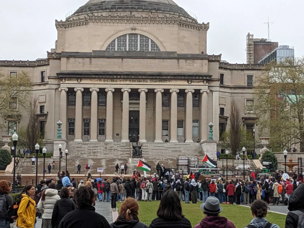 కొలంబియా వర్సిటీలో నిరసనలు: ట్రంప్ కి తలొగ్గి చర్యలు