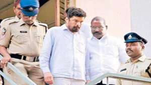 కేసులతో పోసాని ఉక్కిరిబిక్కిరి