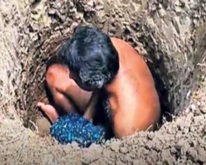 ఉగాది రోజున సజీవ సమాధి కావాలని ప్రయత్నించినా వ్యక్తి.. అడ్డుకున్న పోలీసులు