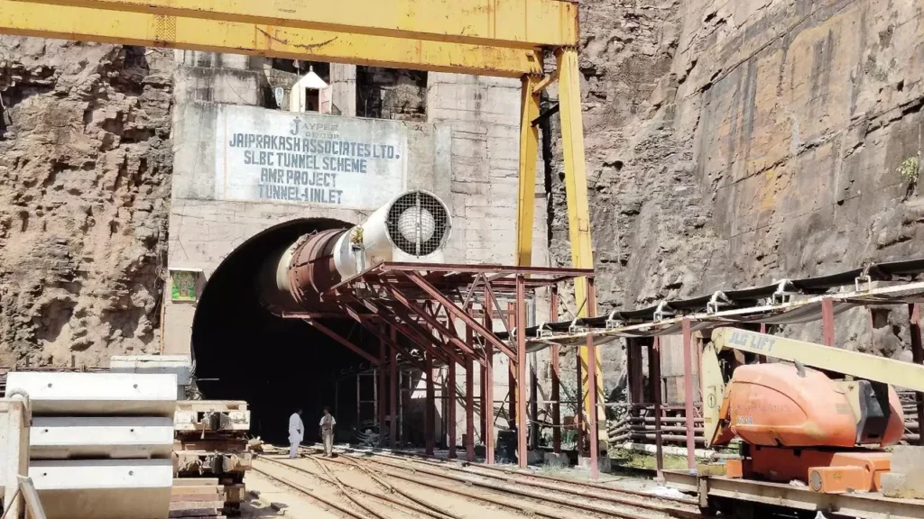 SLBC టన్నెల్ వద్ద ముమ్మరంగా సహాయ చర్యలు