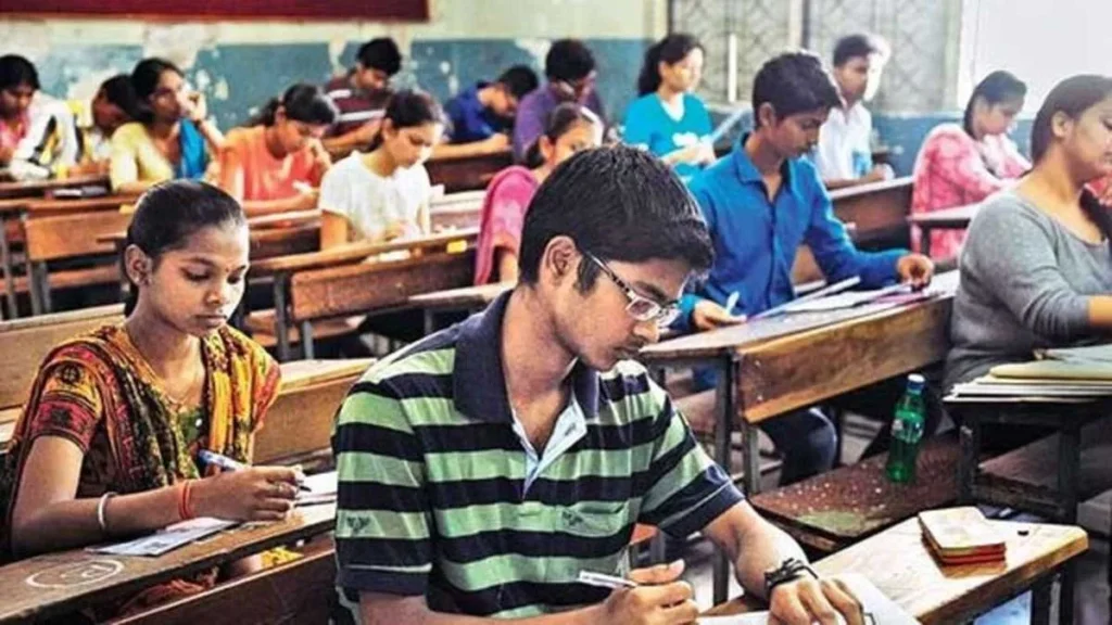 10th Exams : పరీక్షలే జీవితం కాదు.. ఆల్ ది బెస్ట్ – హోంమంత్రి అనిత