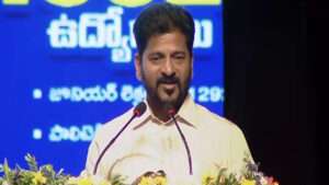 ప్రభుత్వం కంటే ప్రైవేట్ పాఠశాలలు గొప్పవా ? : సీఎం రేవంత్ రెడ్డి