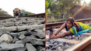 ఫోన్ పట్టుకుని పట్టాలపై పడుకున్న మహిళ.. చివరకు ఏమైంది?