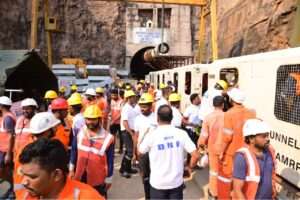 తాజాగా కన్వేయర్ బెల్టును పునరుద్ధరించిన సిబ్బంది