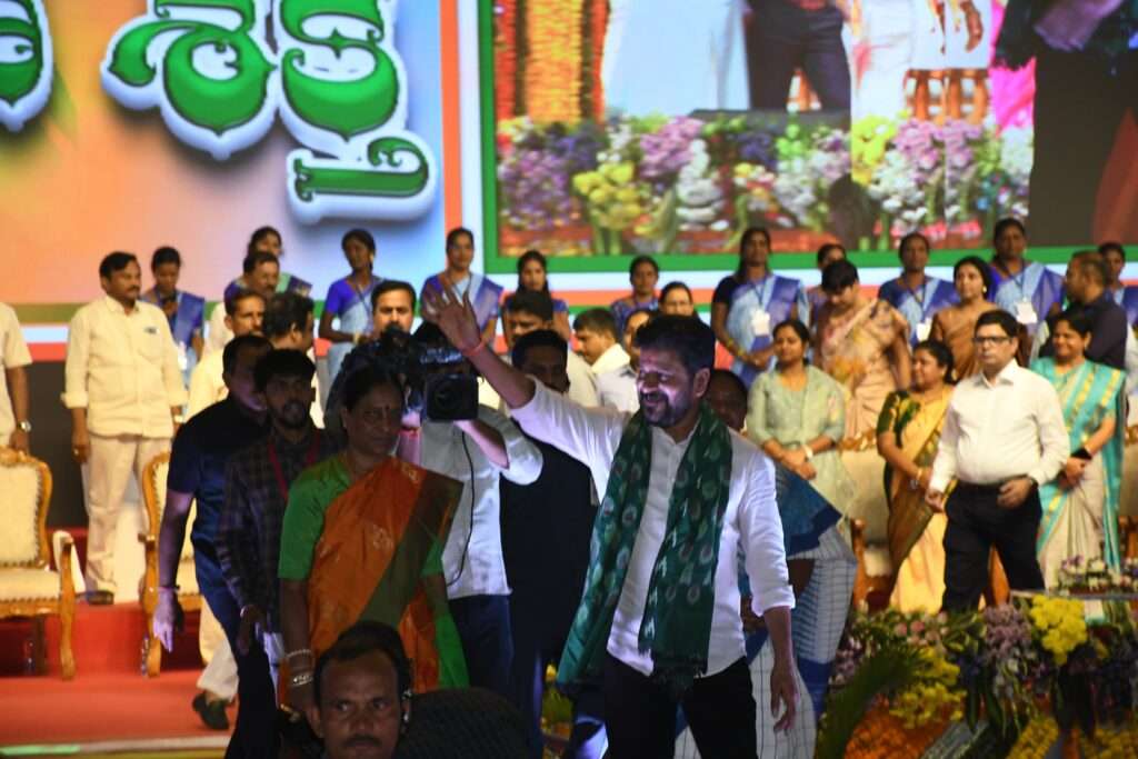 ఇందిరా మహిళాశక్తి మిషన్ ప్రారంభించిన రేవంత్‌రెడ్డి