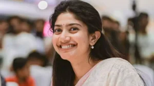 సాంప్రదాయ దుస్తులు ధరించడమే సాయి పల్లవి సక్సెక్ కు కారణమా