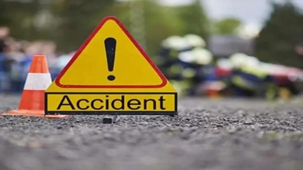 Road Accident: కర్ణాటకలో రోడ్డుప్రమాదం..నలుగురు ఏపీ వాసుల మృతి