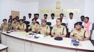 వరంగల్‌లో 14 మంది మావోయిస్టుల లొంగుబాటు