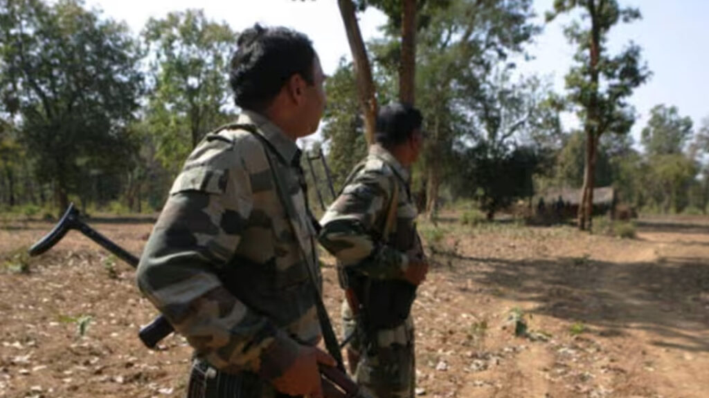 Maoists : ఛత్తీస్‌గఢ్‌లో 22 మంది మావోయిస్టులు లొంగుబాటు