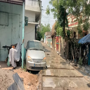 కారు తీయకుండానే సిమెంట్ రోడ్డు వేసి ఆపై వింత వాదన