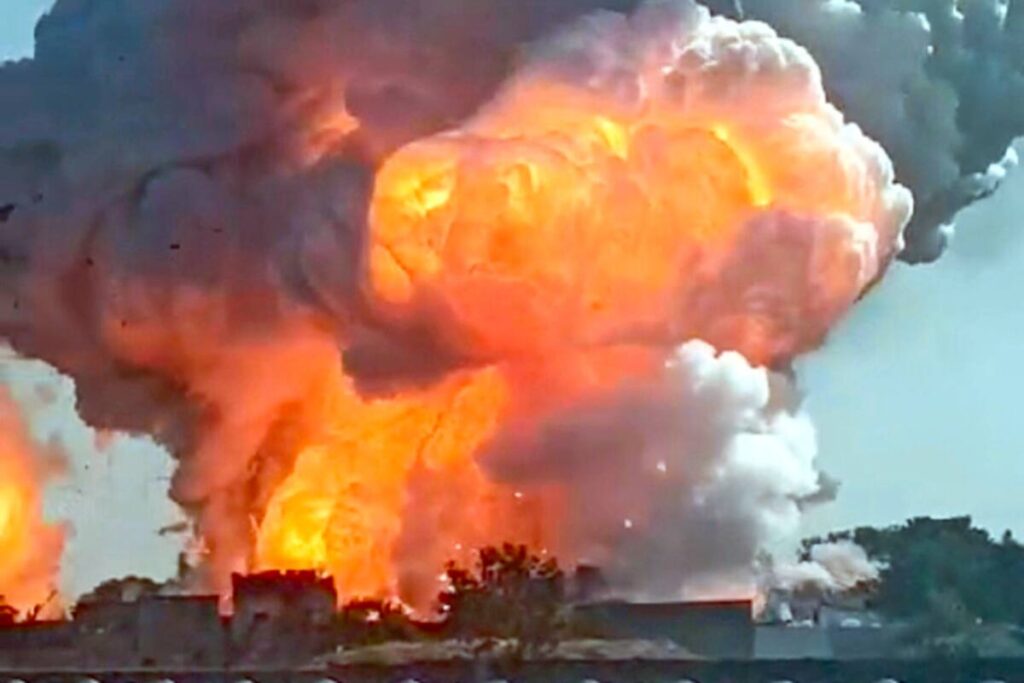 Anakapalli Firecracker : బాణసంచా కర్మాగారంలో పేలుడు… నలుగురి మృతి