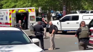 అమెరికాలో మ‌ళ్లీ కాల్పుల మోత..ఇద్దరి మృతి