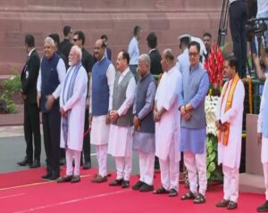 బీఆర్ అంబేద్కర్‌కు ఘన నివాళులర్పించిన రాష్ట్రపతి, ప్రధాని, సీఎం లు