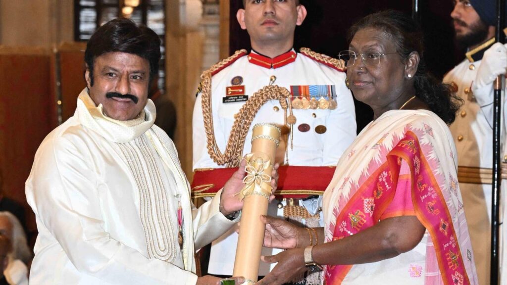 Padma Bhushan : పద్మభూషణ్ అందుకున్న బాలకృష్ణ