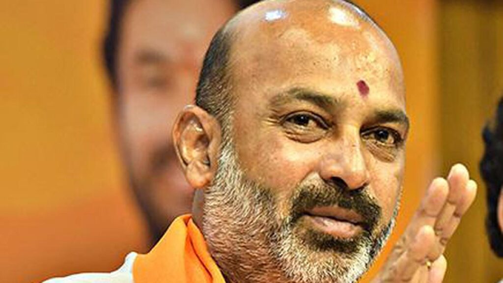 ఉద్యోగాల పేరిట మయన్మార్‌కు తరలింపు..బండి సంజయ్ చొరవతో స్వదేశానికి చేరిక