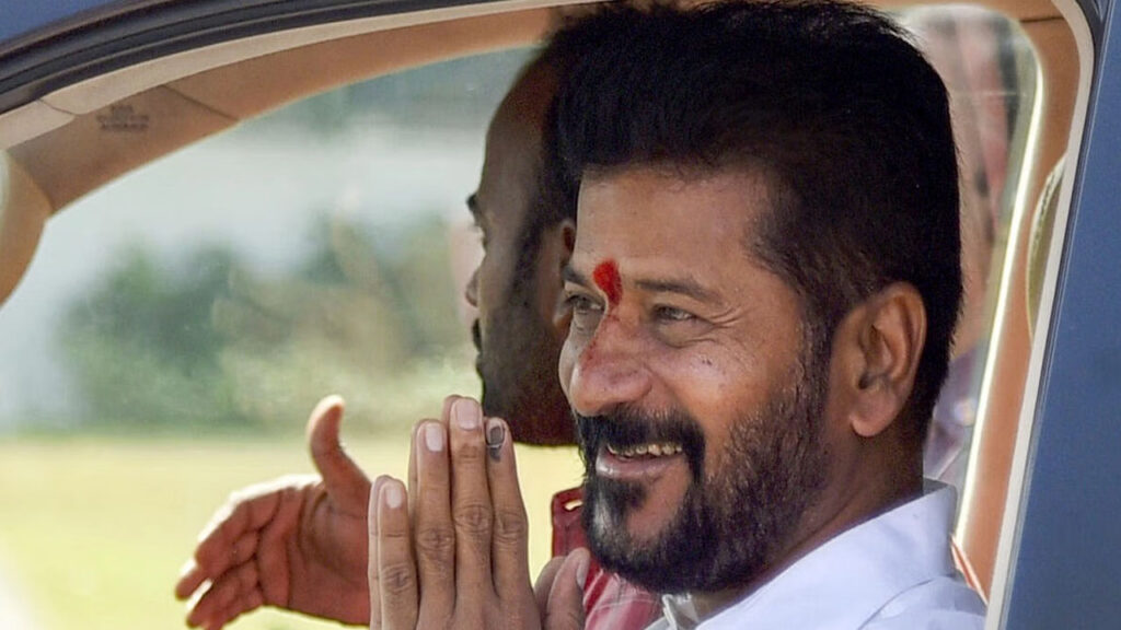 CM Revanth Reddy: ఢిల్లీకి బయలుదేరిన సీఎం రేవంత్ రెడ్డి