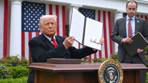 అమెరికా, చైనా ట్రేడ్ వార్తో భారత్కు మేలు – రఘురామ్