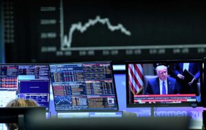 కుప్పకూలిన ప్రపంచ మార్కెట్లు