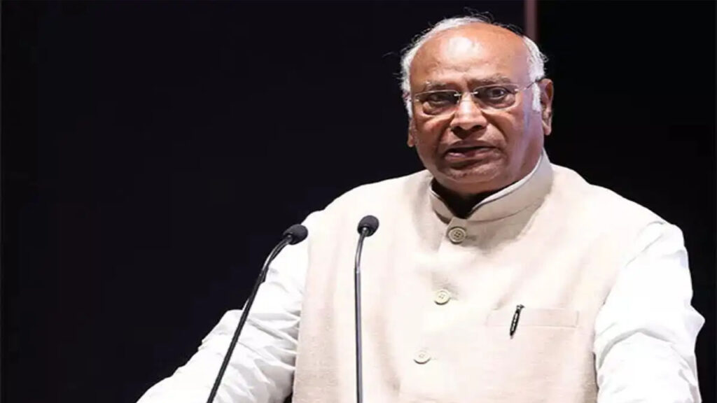 Mallikarjun Kharge : ప్రతీకార రాజకీయాల్లో భాగంగానే ఈడీ చార్జిషీట్ : మల్లికార్జున ఖర్గే