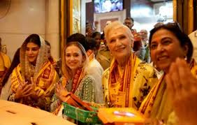 Elon Musk's Mother ముంబై సిద్ధి వినాయక ఆలయంలో ఎలాన్ మస్క్ తల్లి … మాయే మస్క్