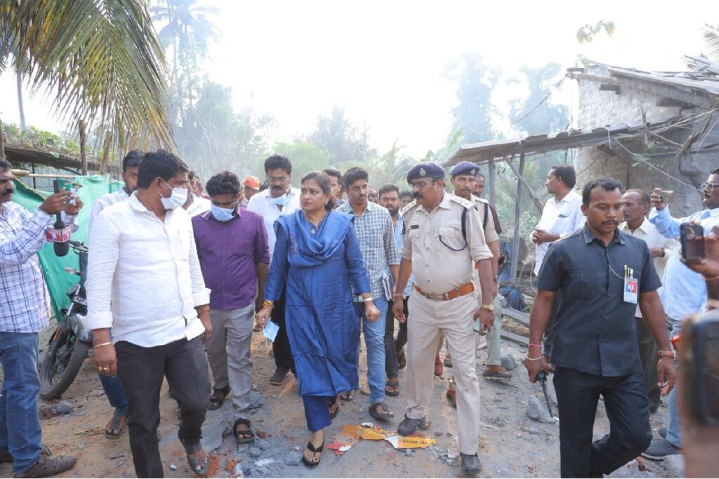 Firecracker Factory Blast : బాణసంచా ప్రమాదం రూ.15 లక్షల చొప్పున పరిహారం