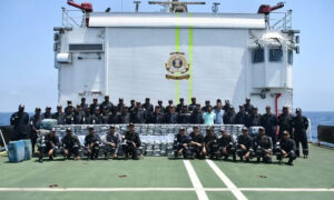 గుజరాత్ తీరంలో రూ.1800 కోట్ల విలువైన భారీగా డ్రగ్స్ సీజ్