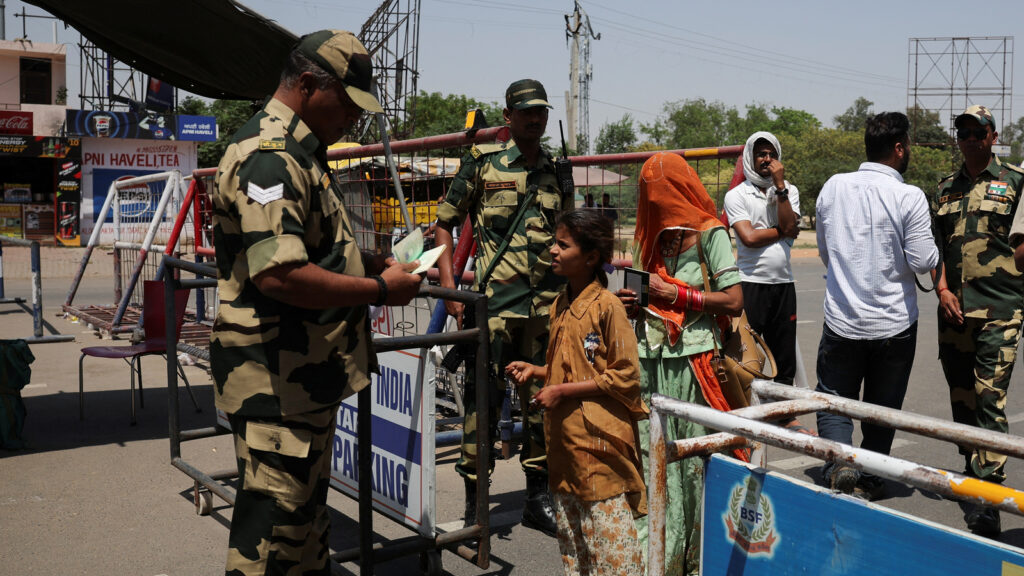 Pahalgam Terror Attack: శౌర్యచక్ర అవార్డు గ్రహీత తల్లి పాకిస్తాన్ కు వెళ్తున్న వార్తల్లో నిజం లేదు