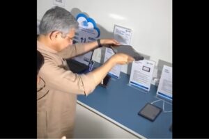 కిందపడేసి తొక్కినా పగలని ట్యాబ్