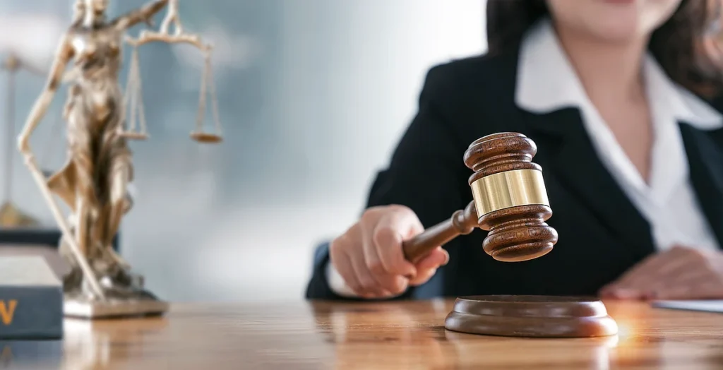 Judge: ఢిల్లీ కోర్టులోనే మహిళా జడ్జిని బెదిరించిన నిందితుడు