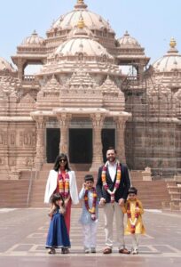 అక్షర్ధామ్ ఆలయంలో జేడీ వాన్స్ దంపతులు