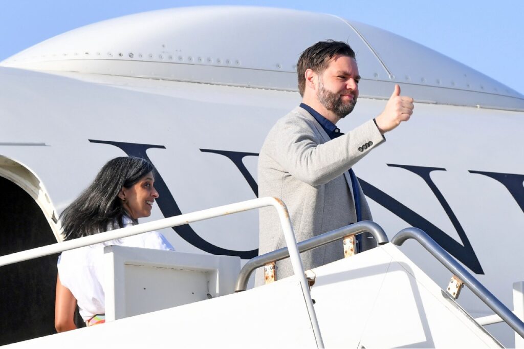 JD Vance : అమెరికా బయల్దేరిన జేడీ వాన్స్