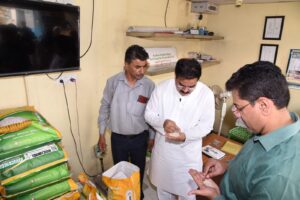 ఏపీ భవన్‌లో తనిఖీలో బియ్యం తూకం లో తేడా – వెంటనే షాప్ సీజ్