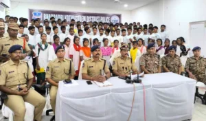 పోలీసుల ఎదుట లొంగిపోయిన 86 మంది మావోయిస్టులు