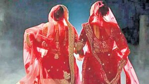 బాలికను పెళ్లి చేసుకున్న ముగ్గురు పిల్లల తల్లి..ఎక్కడంటే?