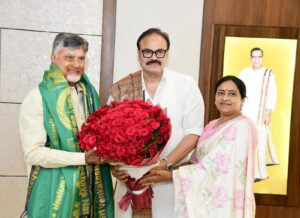 సతీసమేతంగా చంద్రబాబును కలిసిన నాగబాబు