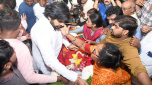 మధుసూదన్‌ రావుకు నివాళులర్పించిన పవన్‌ కల్యాణ్‌