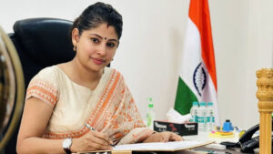 ఐఏఎస్ స్మితా సభర్వాల్‌కు పోలీసుల నోటీసులు