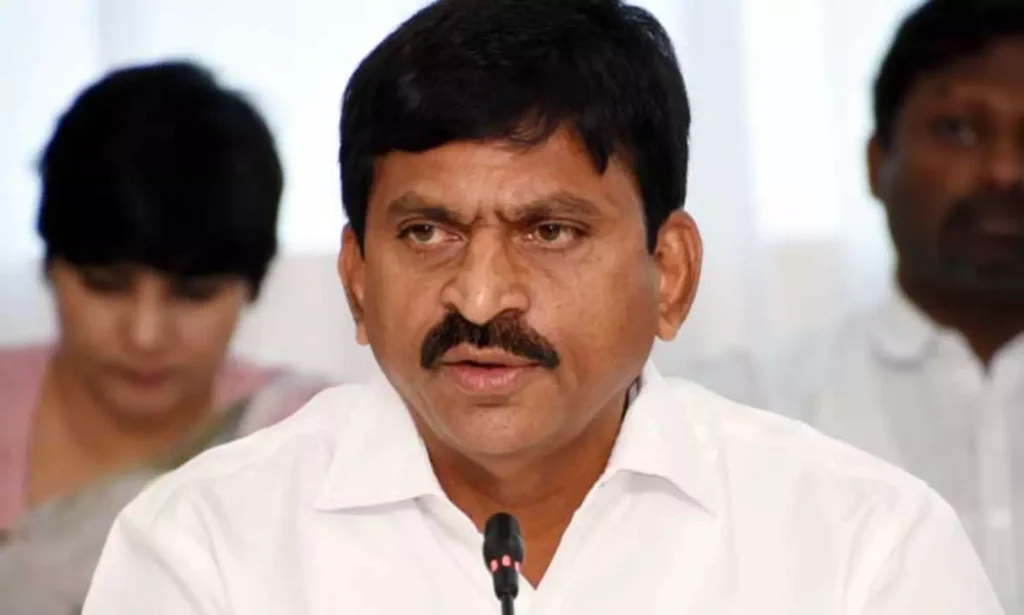 Ponguleti Srinivas Reddy : పొంగులేటి శ్రీనివాసరెడ్డి పీఏలమని చెప్పి మోసాలు