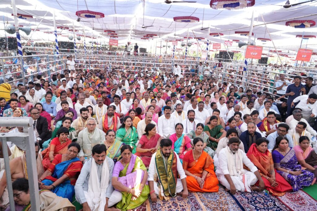 Revanth Reddy భద్రాచలంలో సీతారాముల కల్యాణం పట్టువస్త్రాలు సమర్పించిన రేవంత్ రెడ్డి