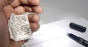 స్క్వాడ్ తనిఖీలో స్లిప్‌లతో పట్టుబడిన ఇద్దరు వైద్య విద్యార్థులు