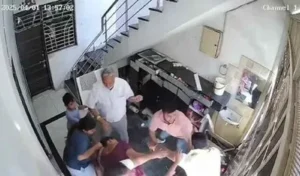 అత్త‌పై కోడ‌లు దాష్టీకం..ఎందుకంటే? వీడియో వైర‌ల్!