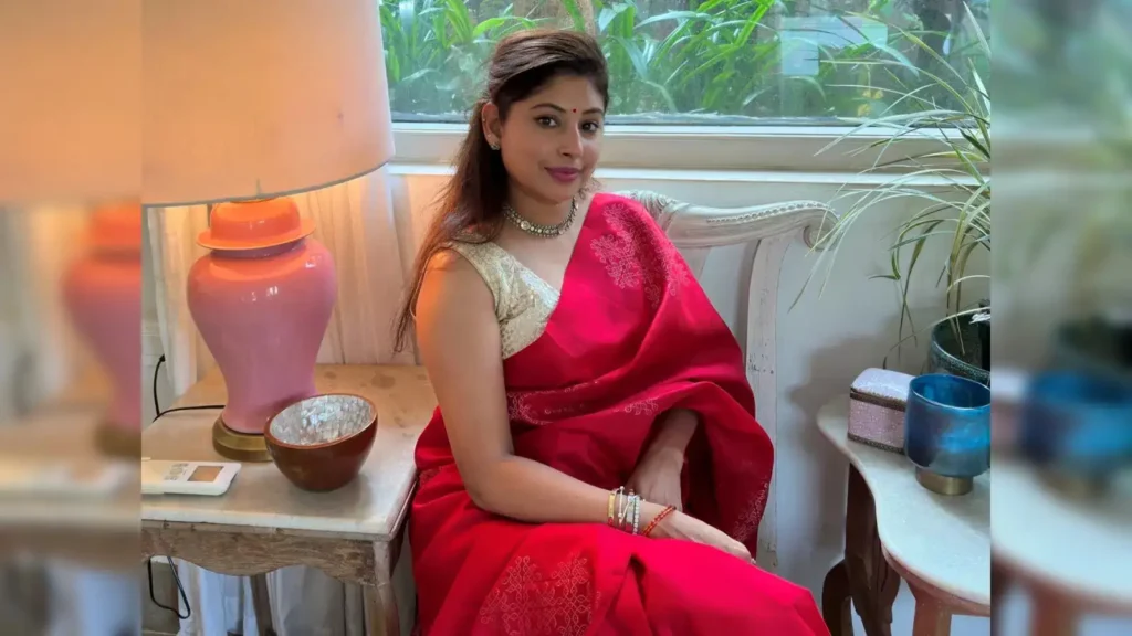 Smitha Sabarwal 'కర్మణ్యే వాధికారస్తే' అంటూ స్మిత ట్వీట్