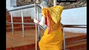 72 ఏళ్ల వయసులోనూ మెట్లమార్గంపై!